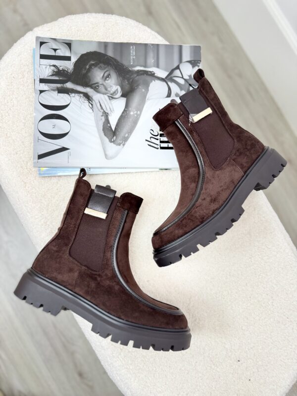 Laarsje A-965 Afgeboord Bruin