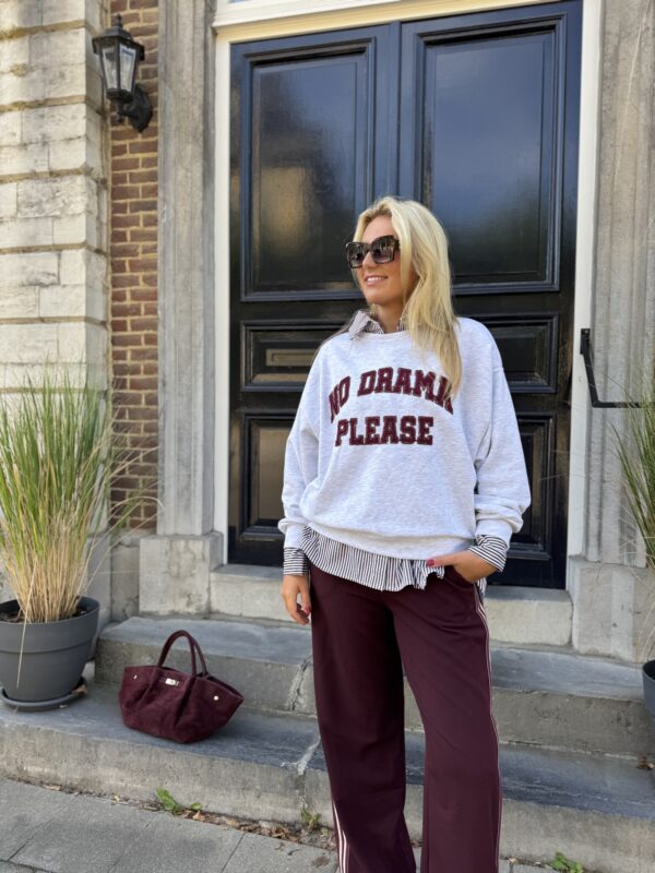 Sweater No Drama Burgundy Letters