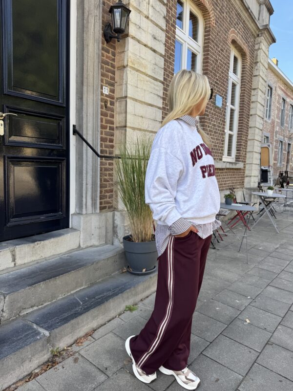 Sweater No Drama Burgundy Letters