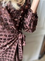 Jurk 8939 Overslag Bow Paillet Bruin
