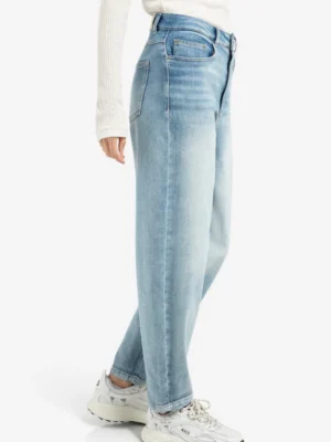 high-waist-jeans-with-loose-fit-and-light-wash_929b899f-5e80-410c-a6c8-94068f86d6bf
