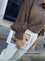 Hemdje Lace Details Mouw Bruin