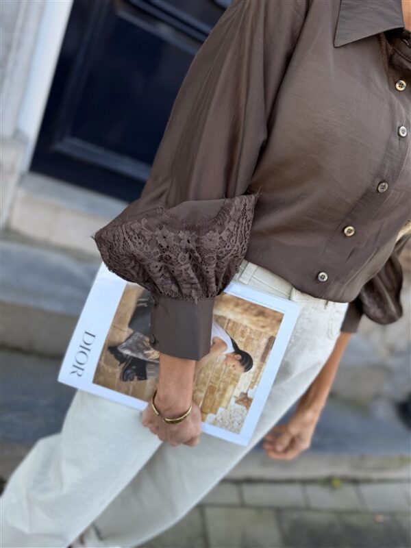 Hemdje Lace Details Mouw Bruin