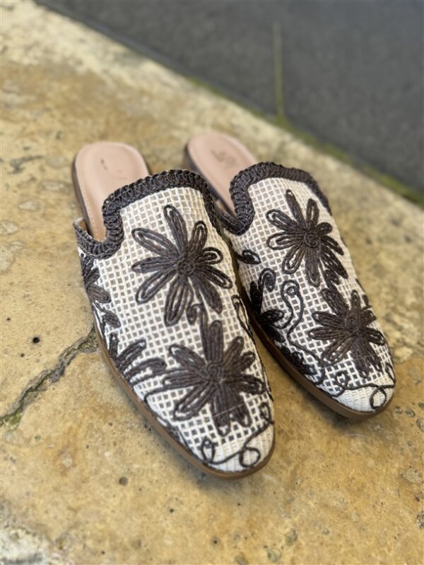 68-418 Soft Bloom Mule Bruin