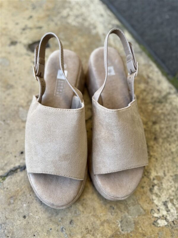 Soft Summer Wedge Suede Beige