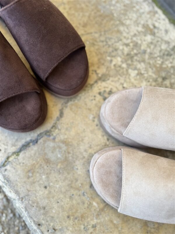 Soft Summer Wedge Suede Beige