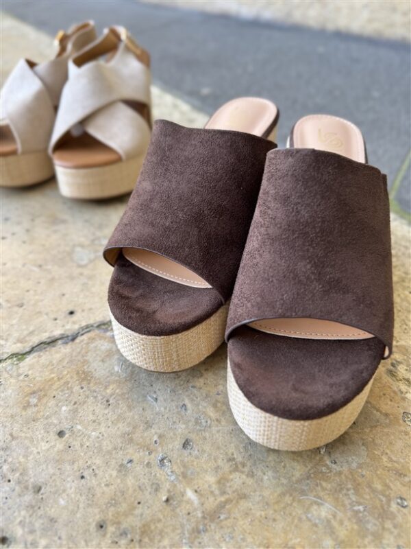 Elegant Platform Mule Bruin