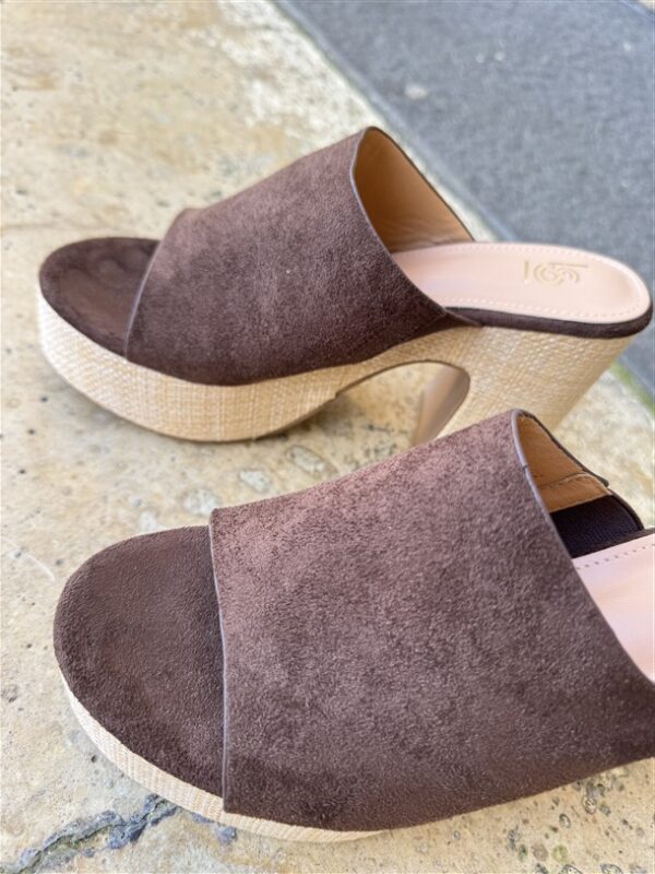Elegant Platform Mule Bruin
