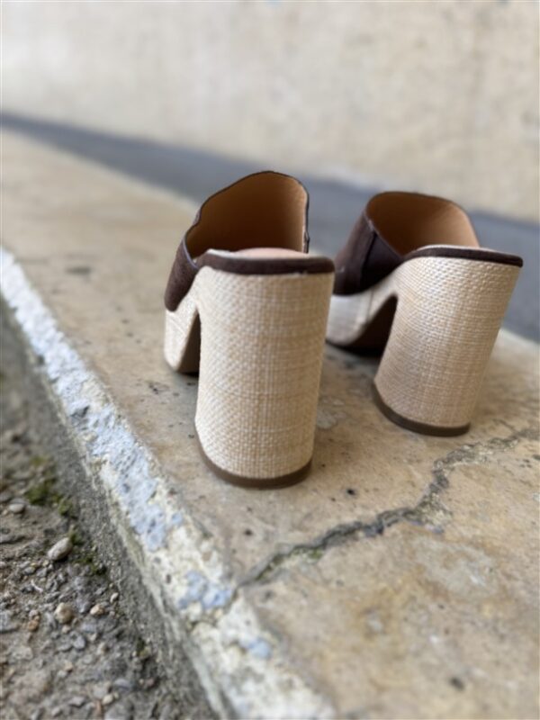 Elegant Platform Mule Bruin