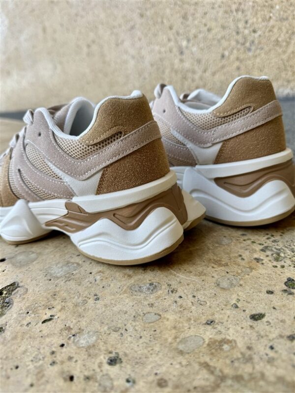 Urban Comfort Sneaker Camel