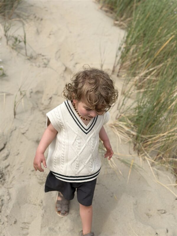 LITTLE LEAN DEBARDEAUR CABLE KNIT BEIGE