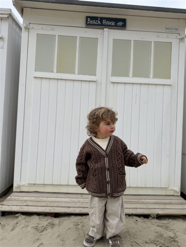 LITTLE LEAN CABLE KNIT CARDIGAN BRUIN