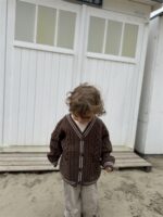 LITTLE LEAN CABLE KNIT CARDIGAN BRUIN
