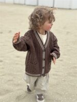 LITTLE LEAN CABLE KNIT CARDIGAN BRUIN