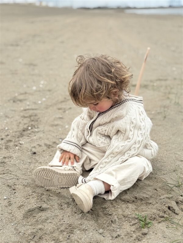 LITTLE LEAN CABLE KNIT CARDIGAN BEIGE