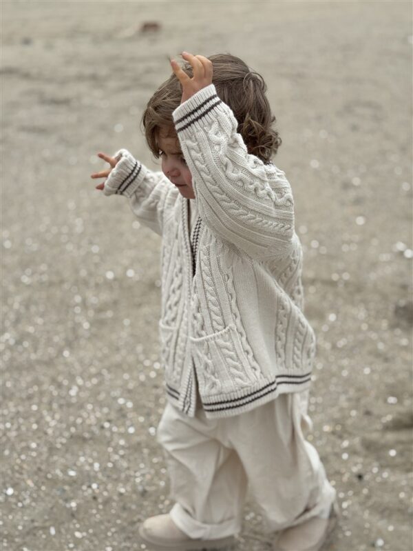 LITTLE LEAN CABLE KNIT CARDIGAN BEIGE