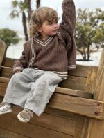 LITTLE LEAN CABLE KNIT CARDIGAN BRUIN