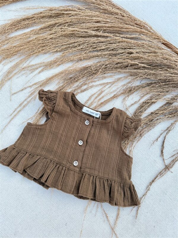 Top Ruffle Buttons Brown
