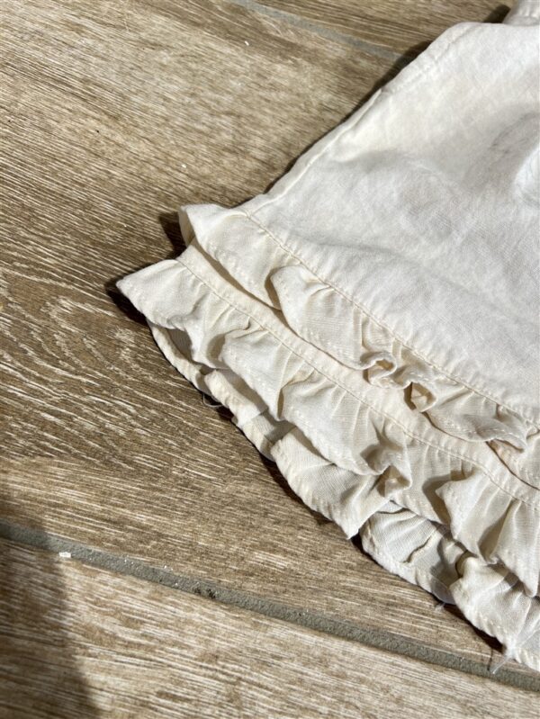 Ll Ruffle Bloom Short Cream