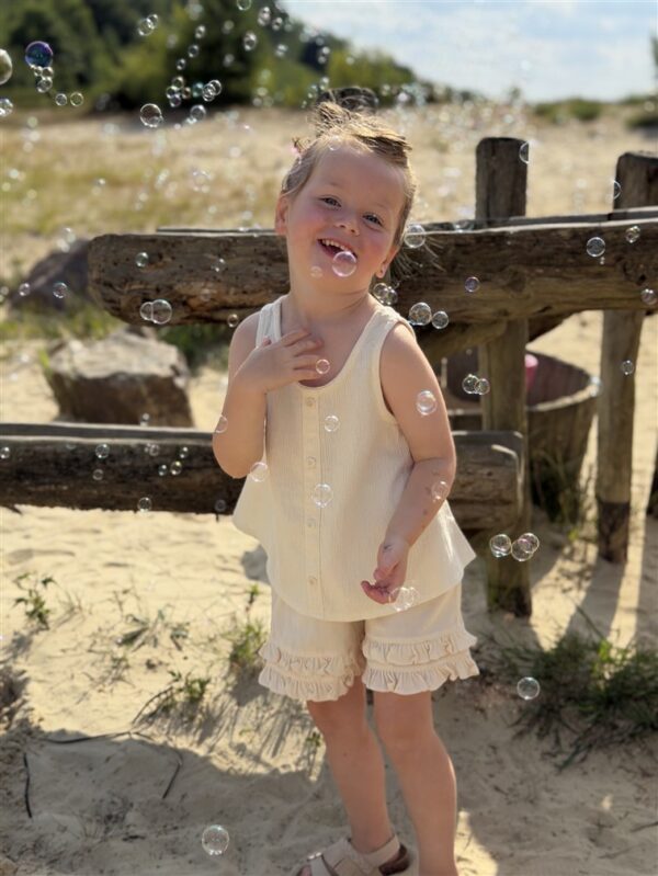 Ll Ruffle Bloom Short Cream