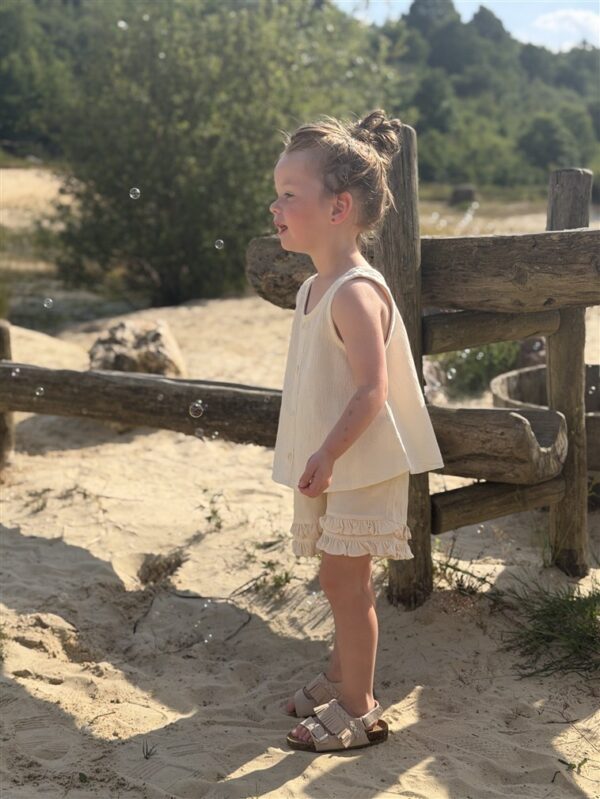 Ll Ruffle Bloom Short Cream